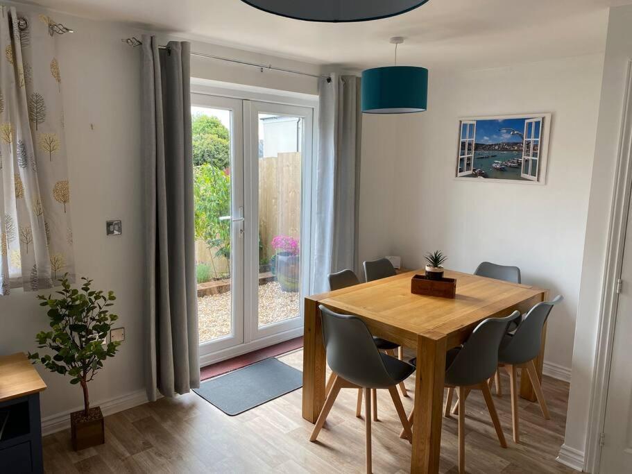 Stylish 3 Bed Home With Allocated Parking For 2 Liskeard Exterior photo